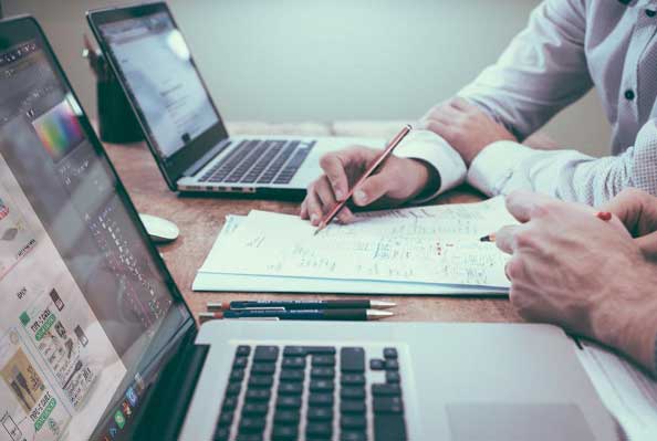 ���I����